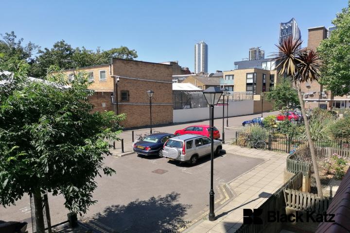 Spacious and bright three bedroom flat in a small purpose built block Cowper House Browning Street , Elephant and Castle